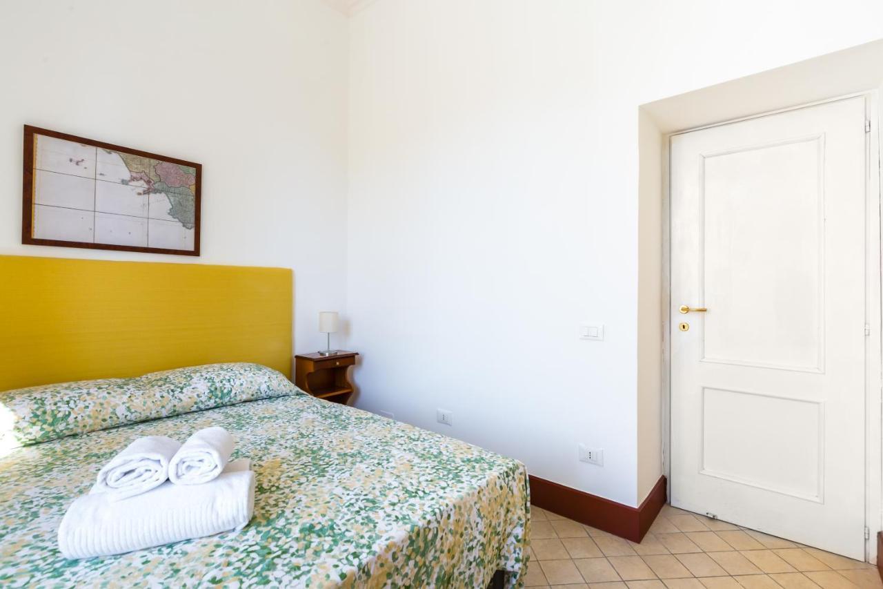 Lopez 20 A Big Family Apartment By Napoliapartments Bagian luar foto