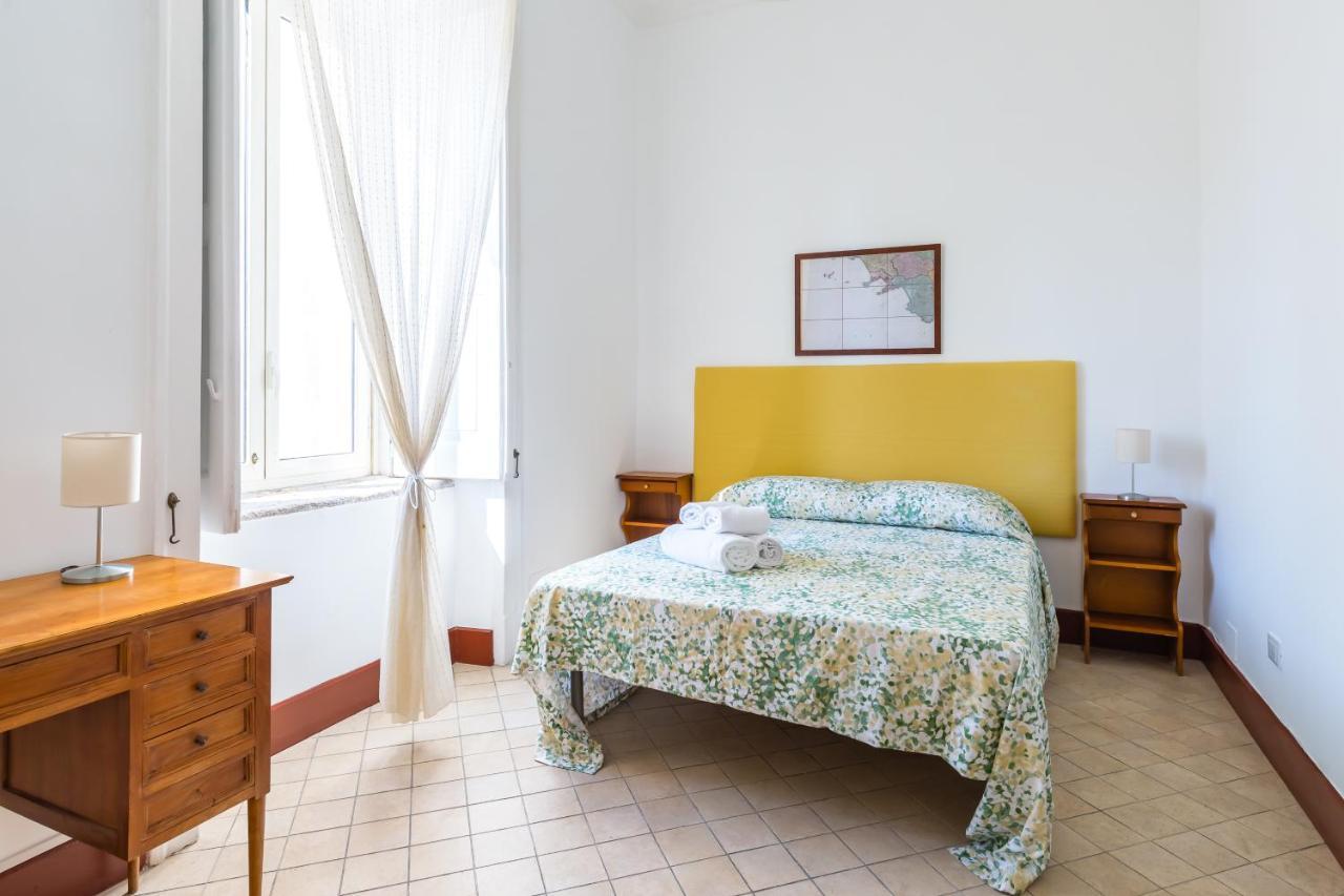 Lopez 20 A Big Family Apartment By Napoliapartments Bagian luar foto