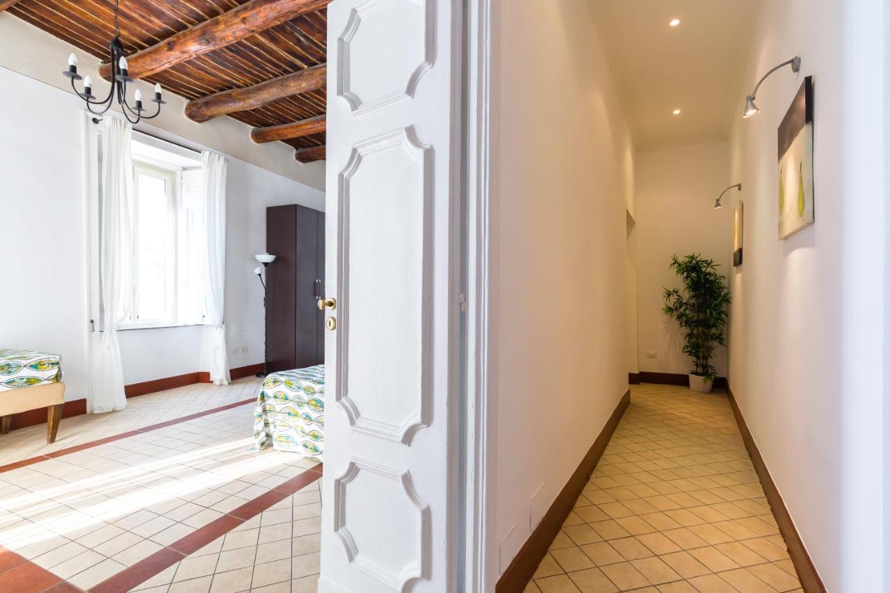 Lopez 20 A Big Family Apartment By Napoliapartments Bagian luar foto