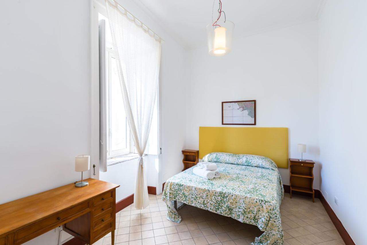 Lopez 20 A Big Family Apartment By Napoliapartments Bagian luar foto