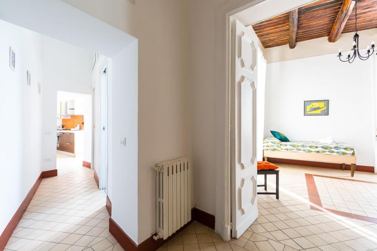 Lopez 20 A Big Family Apartment By Napoliapartments Bagian luar foto