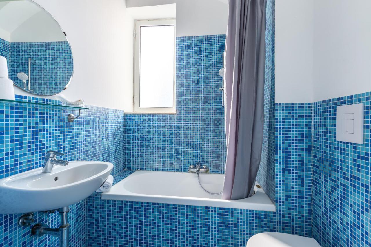 Lopez 20 A Big Family Apartment By Napoliapartments Bagian luar foto